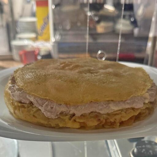 Tortillas de patata en el mostrador del bar gardi
